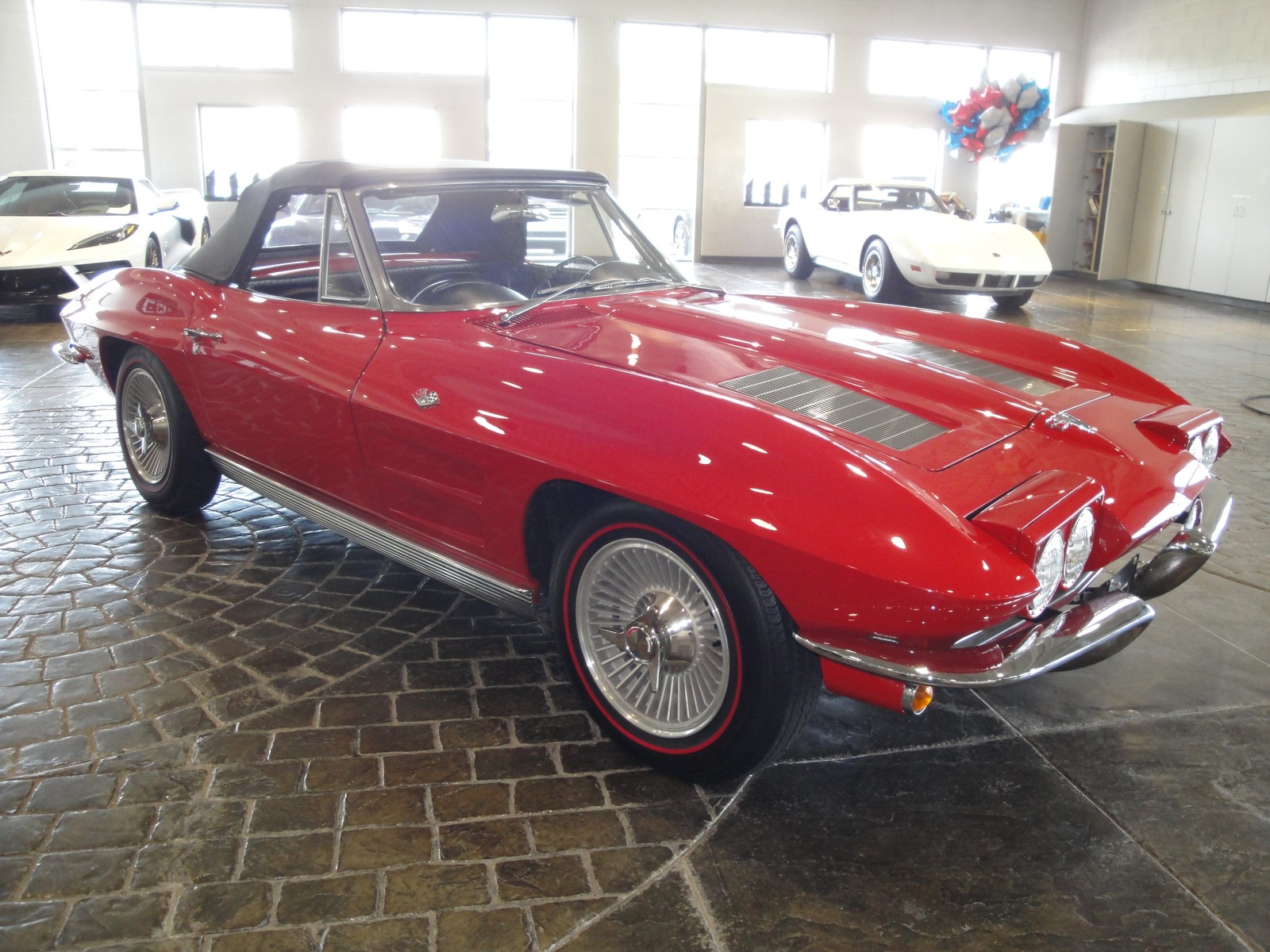 Chevrolet Corvette C2 Sting Ray Convertible 1963 rojo, vista tres cuartos delantera