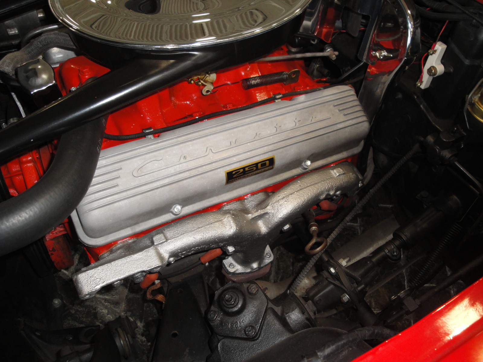 Tapa de balancines con calcomanía de 250 hp del motor V8 327