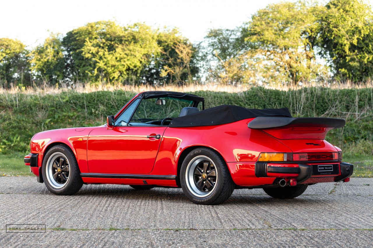 Porsche 911 SC Cabriolet 1983 rojo, vista tres cuartos delantera izquierda