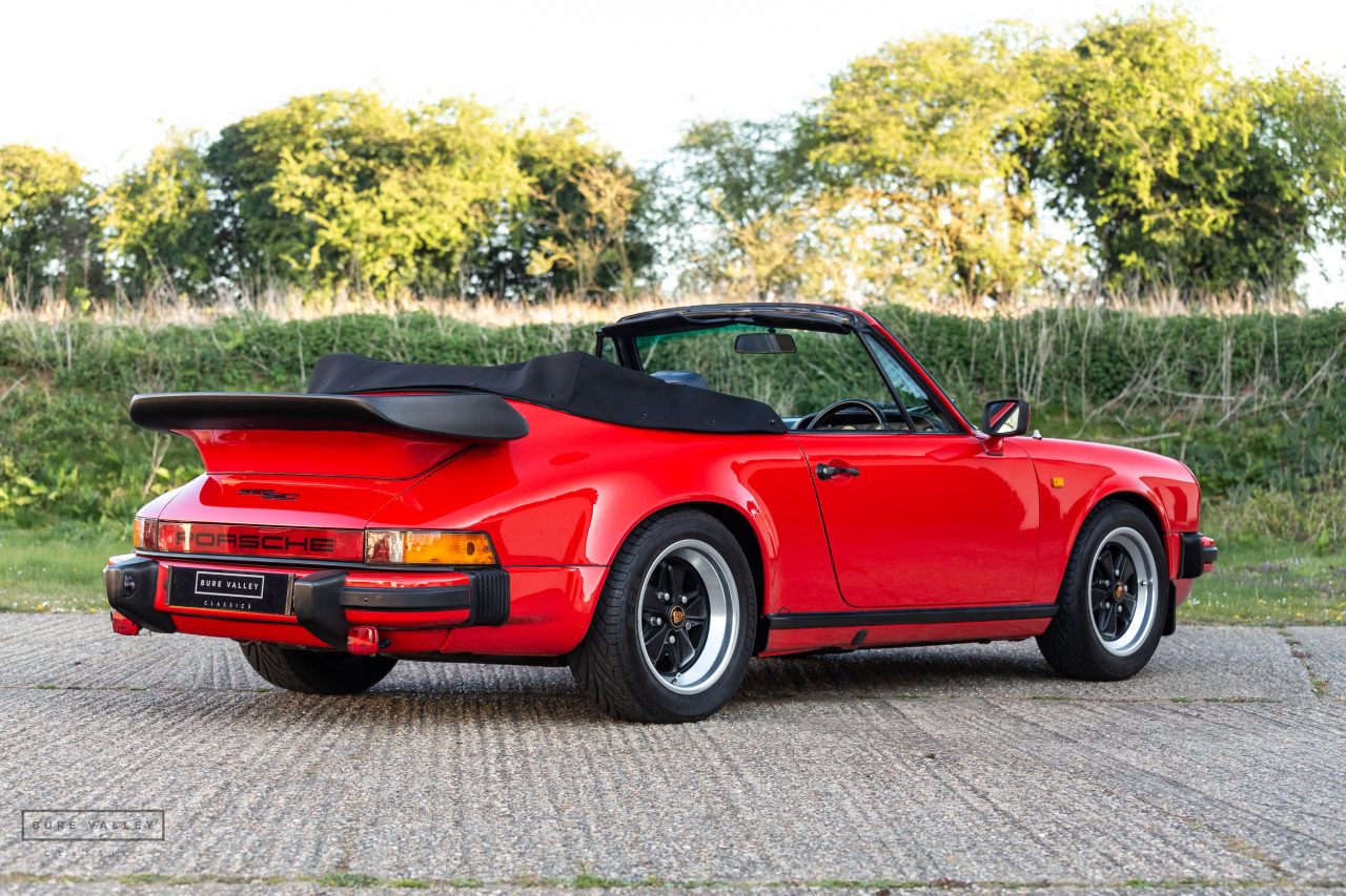 Porsche 911 SC Cabriolet 1983 rojo, perfil lateral derecho