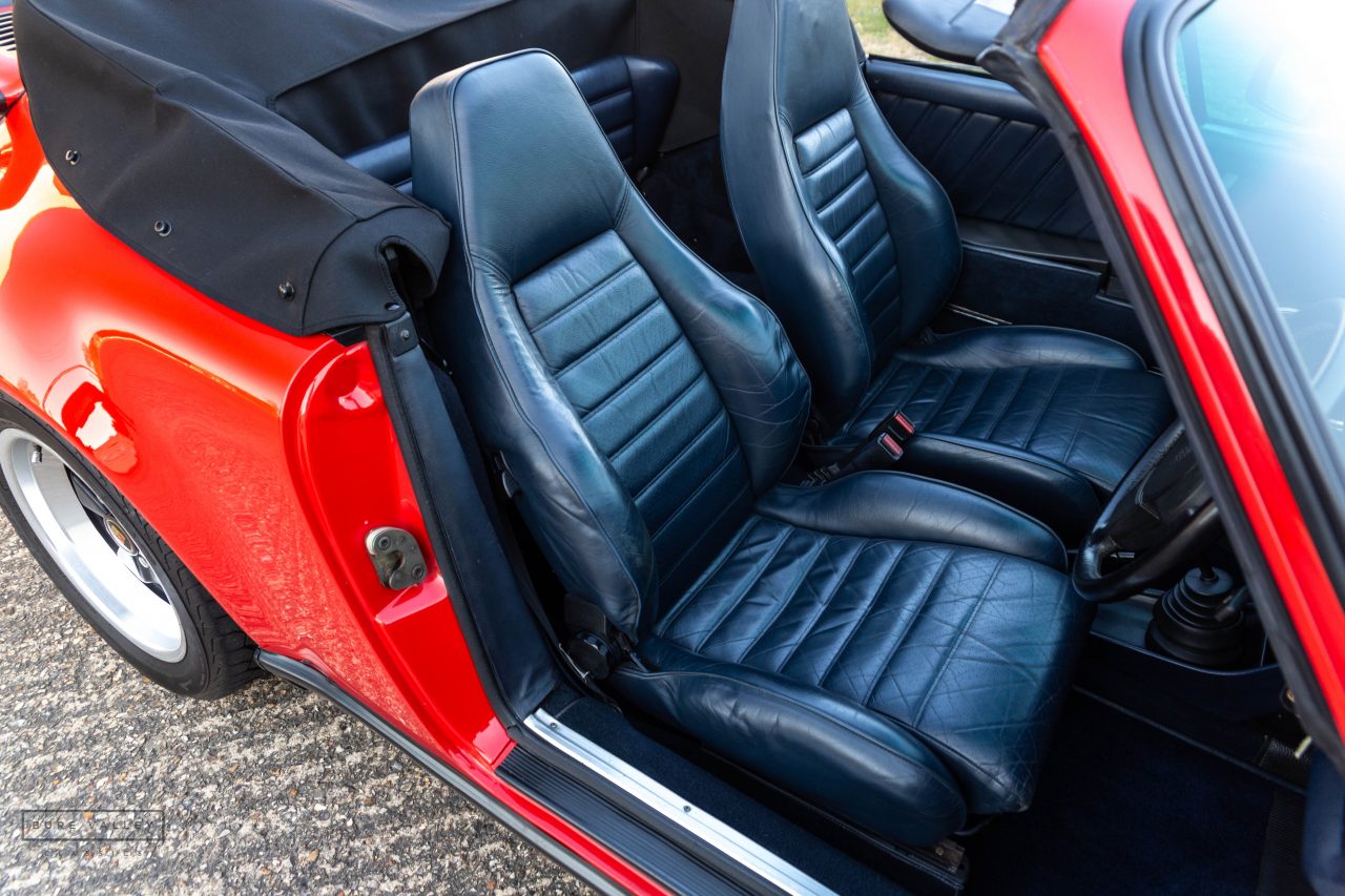 Butacas en cuero azul del Porsche 911 SC Cabriolet 1983