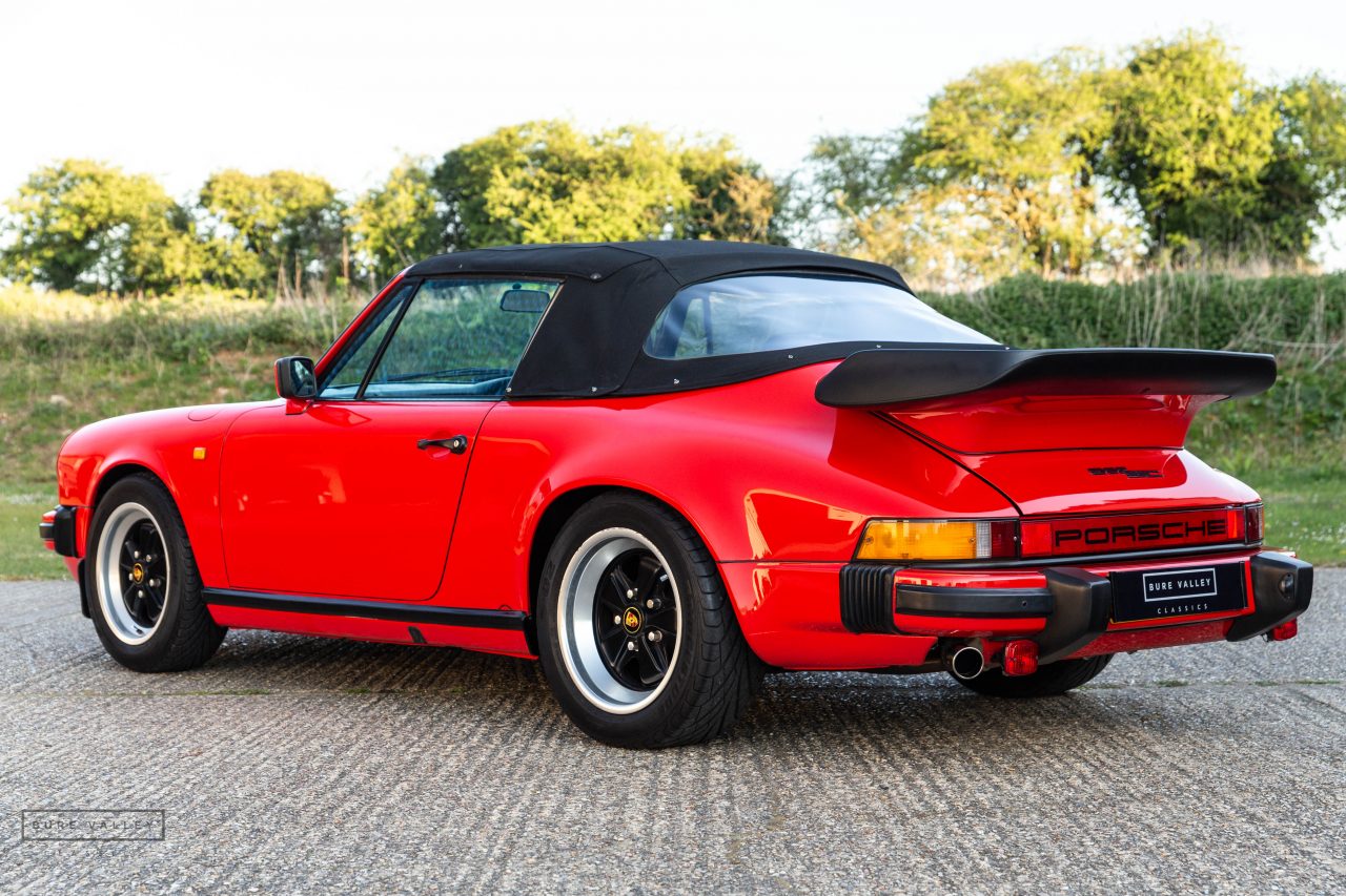 Porsche 911 SC Cabriolet 1983 rojo, detalle de llanta Fuchs